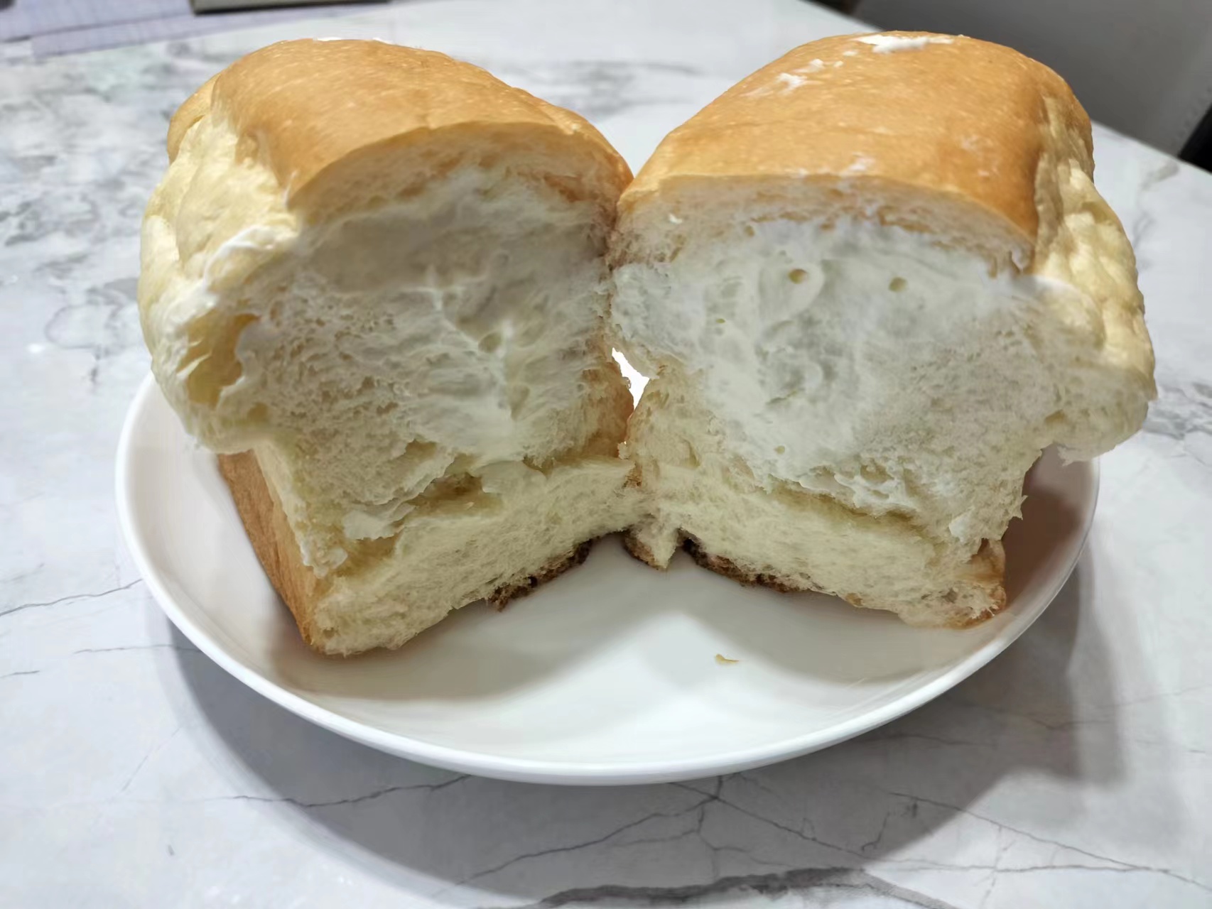 生奶油面包（生クリームパン）の断面画像